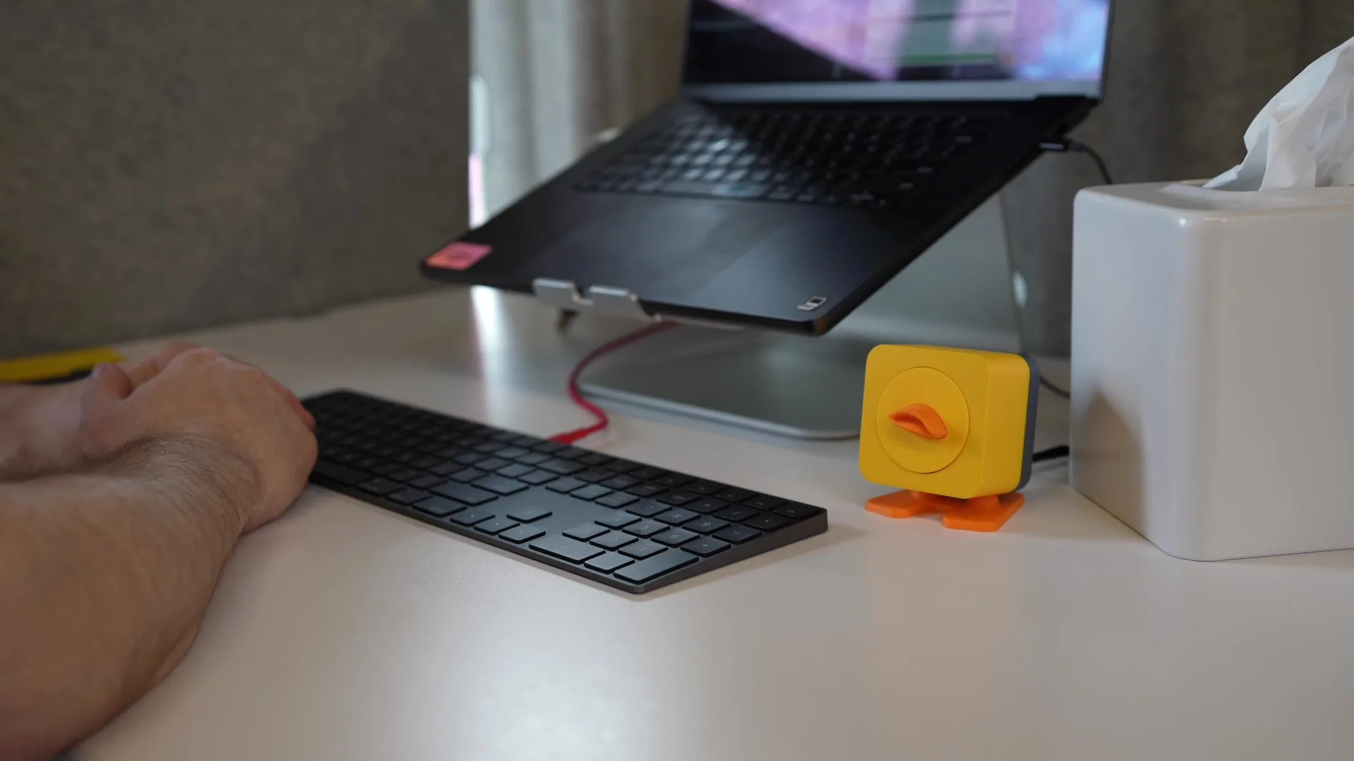 Duck Duck Duck reacting to code during a live coding session