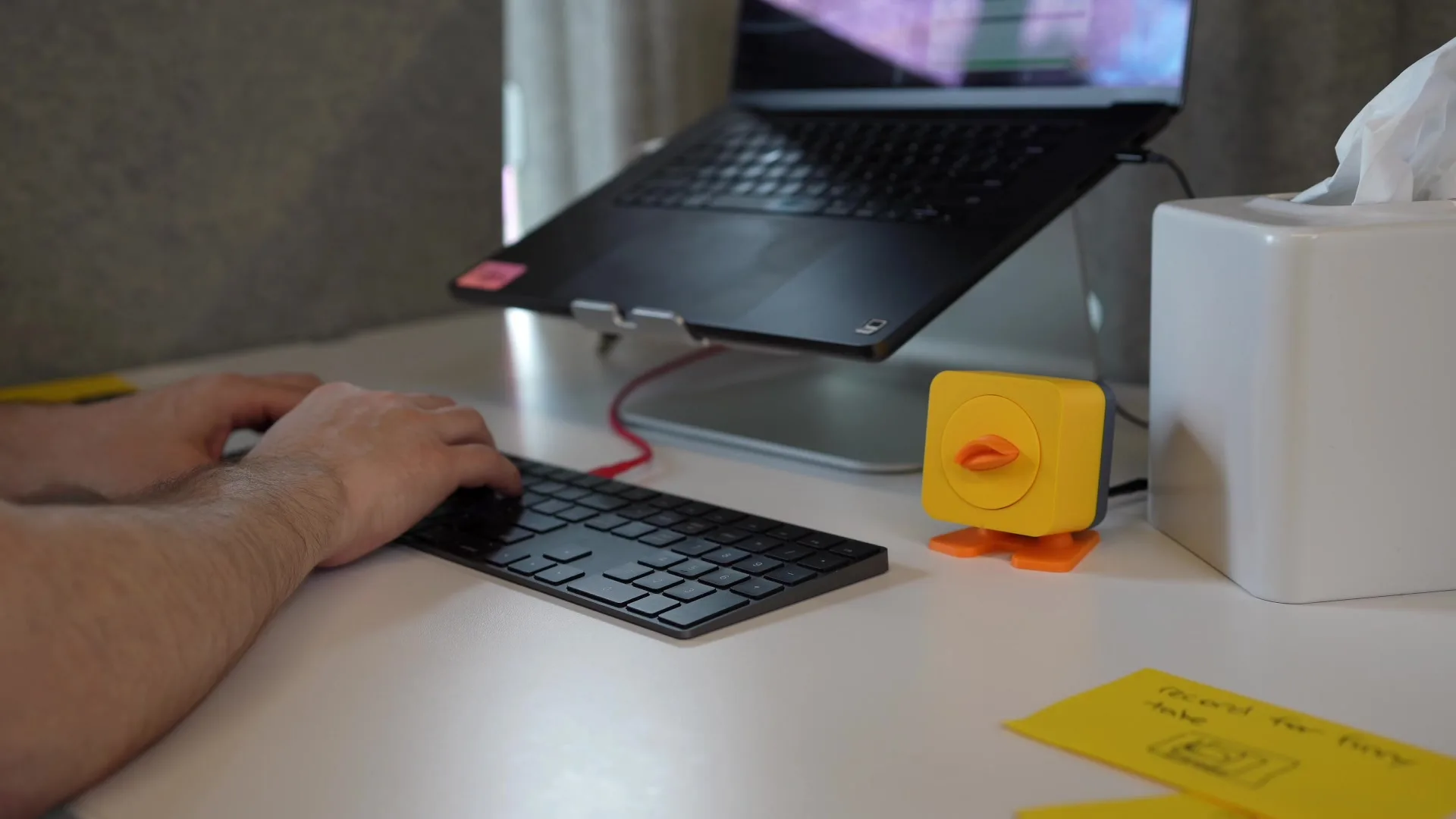 Duck reacting to a coding prompt with face expressions and voice